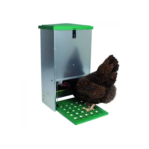 Poultry feeder with foot pedal, 8 kg